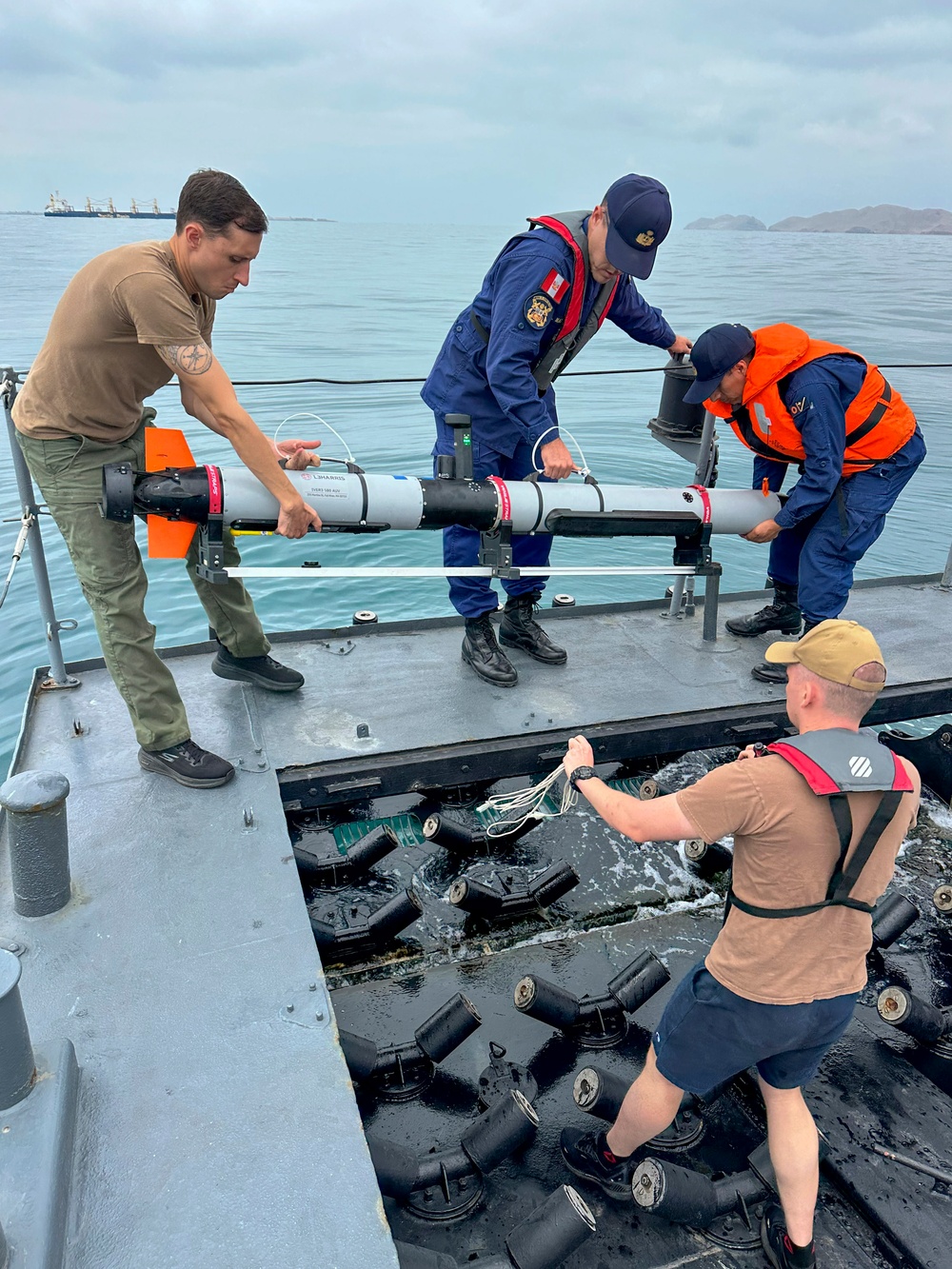 UUVGRU 1 Demonstrates AUV in Peru