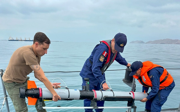 UUVGRU 1 Demonstrates AUV in Peru