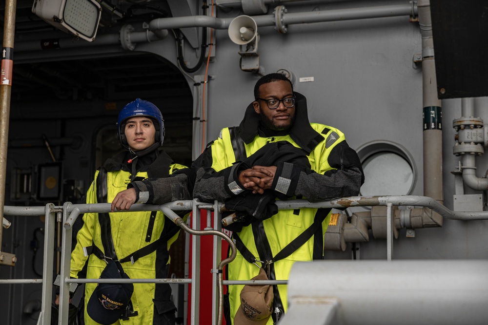 USS Bainbridge (DDG 96) Sailors Visit the HNoMS Maud (A-530)