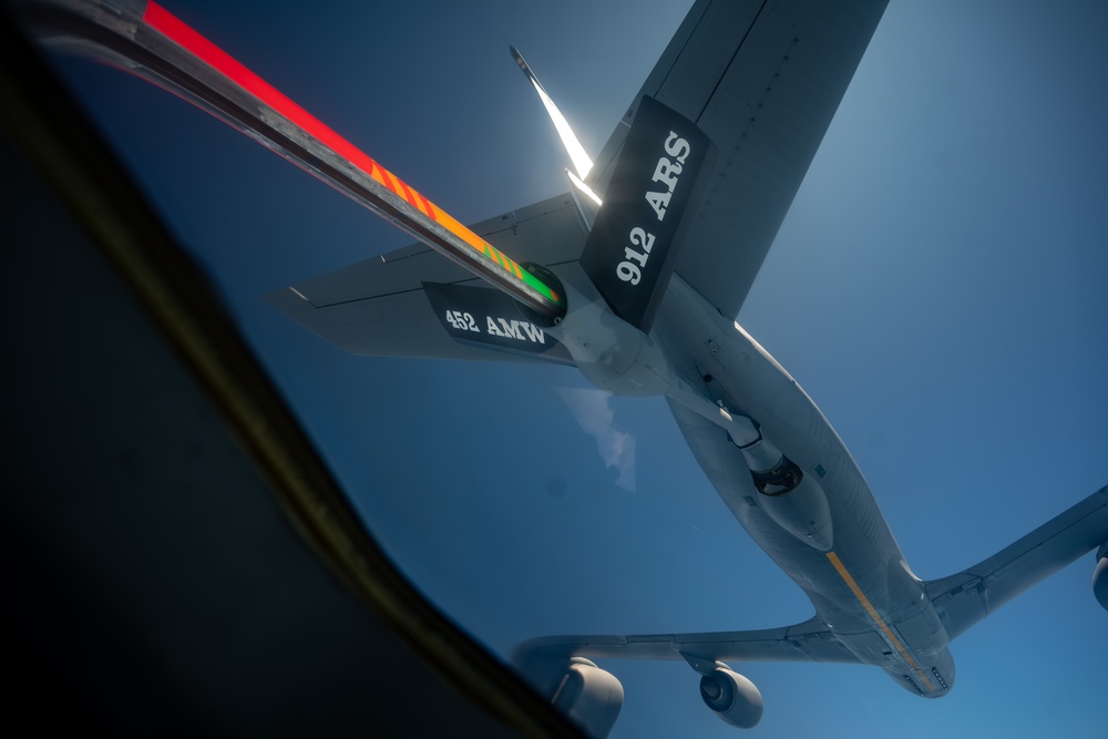 Travis C-17 aircrew perform flight training