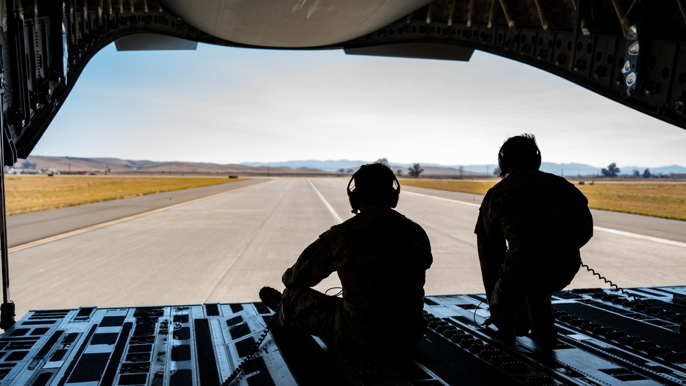 Travis C-17 aircrew perform flight training