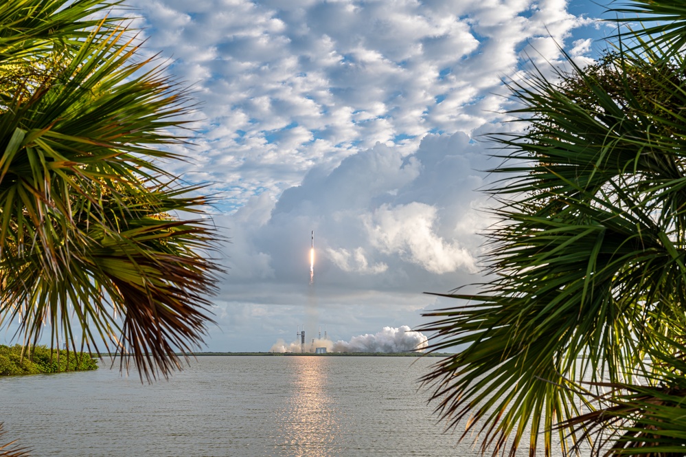 Starlink 10-22 Launches from Cape Canaveral Space Force Station