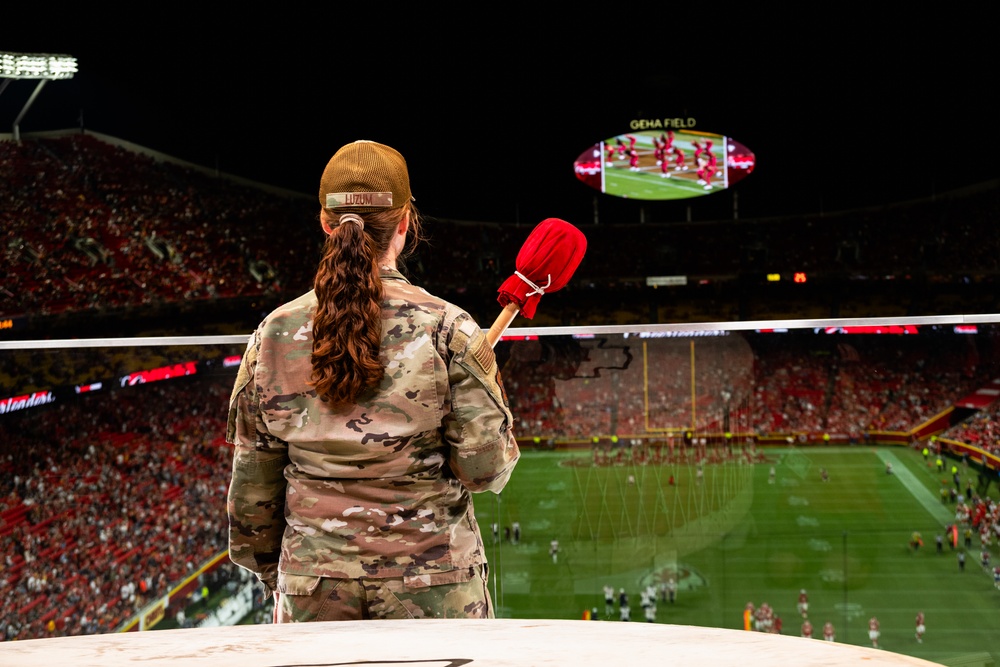 Whiteman AFB first sergeant rallies crowd during Kansas City Chiefs game