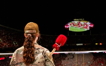 Whiteman AFB first sergeant rallies crowd during Kansas City Chiefs game