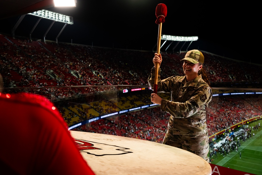 Whiteman AFB first sergeant rallies crowd during Kansas City Chiefs game