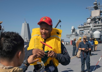 Kearsarge Conducts Abandon Ship Drill