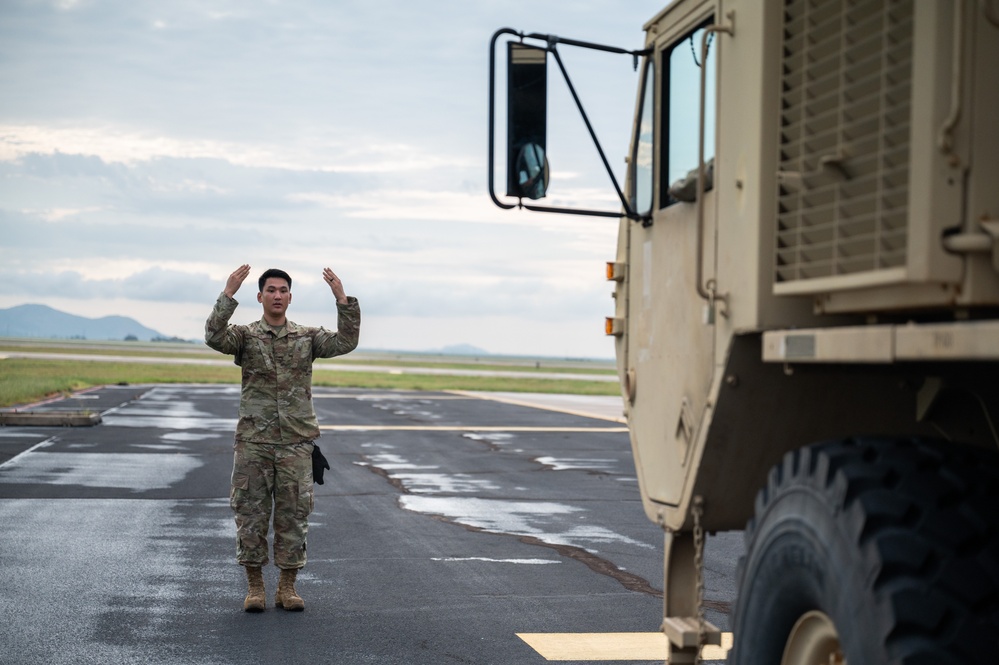 Altus loadmasters train Fort Sill Soldiers on C-17 operations
