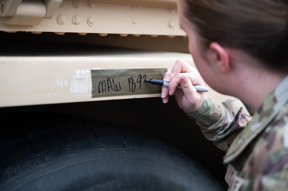 Altus loadmasters train Fort Sill Soldiers on C-17 operations