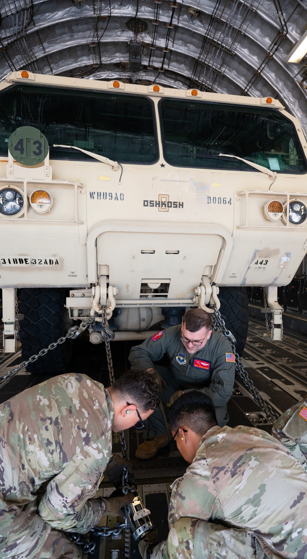 Altus loadmasters train Fort Sill Soldiers on C-17 operations