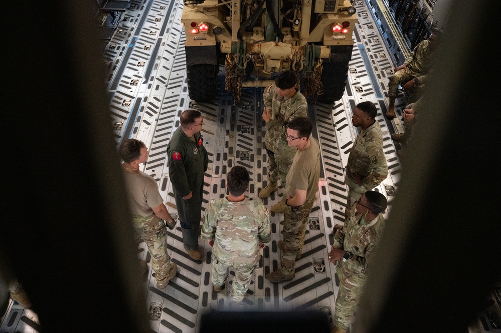 Altus loadmasters train Fort Sill Soldiers on C-17 operations