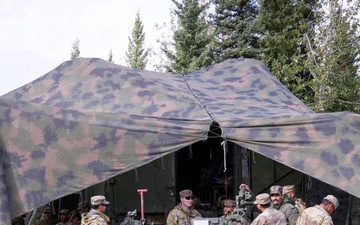 Indian and U.S. Army hold artillery field class