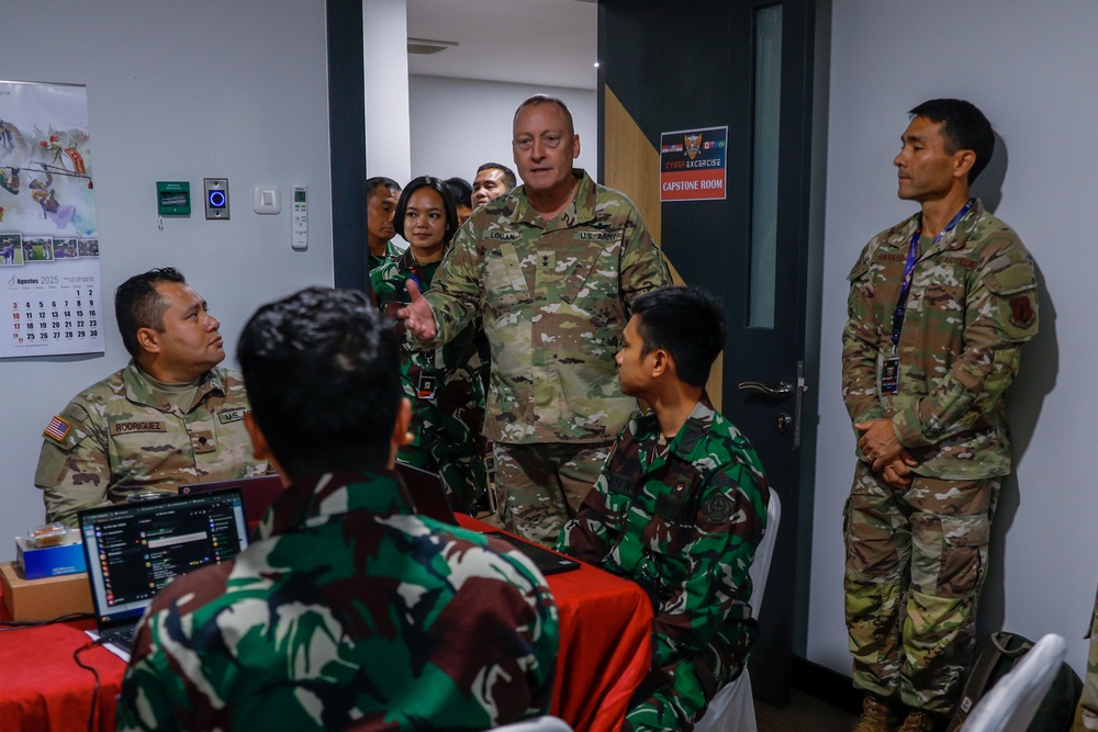 Hawaii Adjutant General visits CYBEREX Super Garuda Shield 25