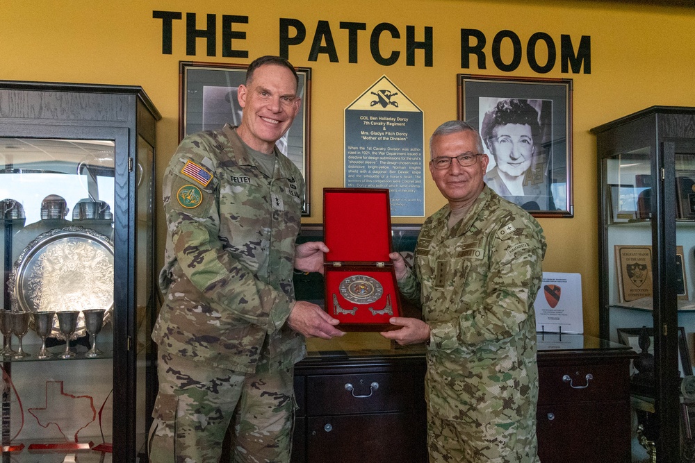 Colombian Army leadership visits Fort Hood