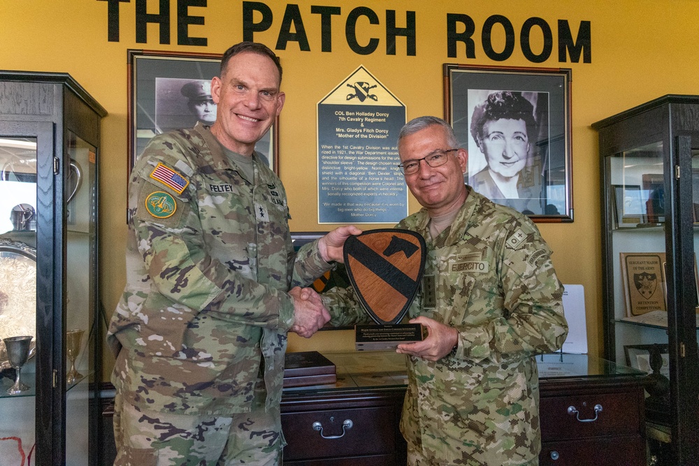 Colombian Army leadership visits Fort Hood