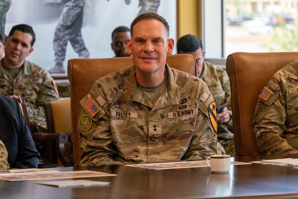 Colombian Army leadership visits Fort Hood