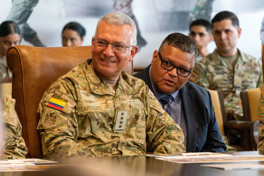 Colombian Army leadership visits Fort Hood