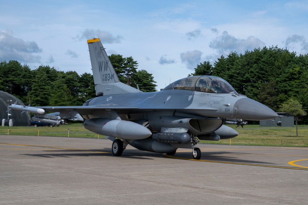 35th FW and 3rd Air Wing Commanders Go On Orientation Flight