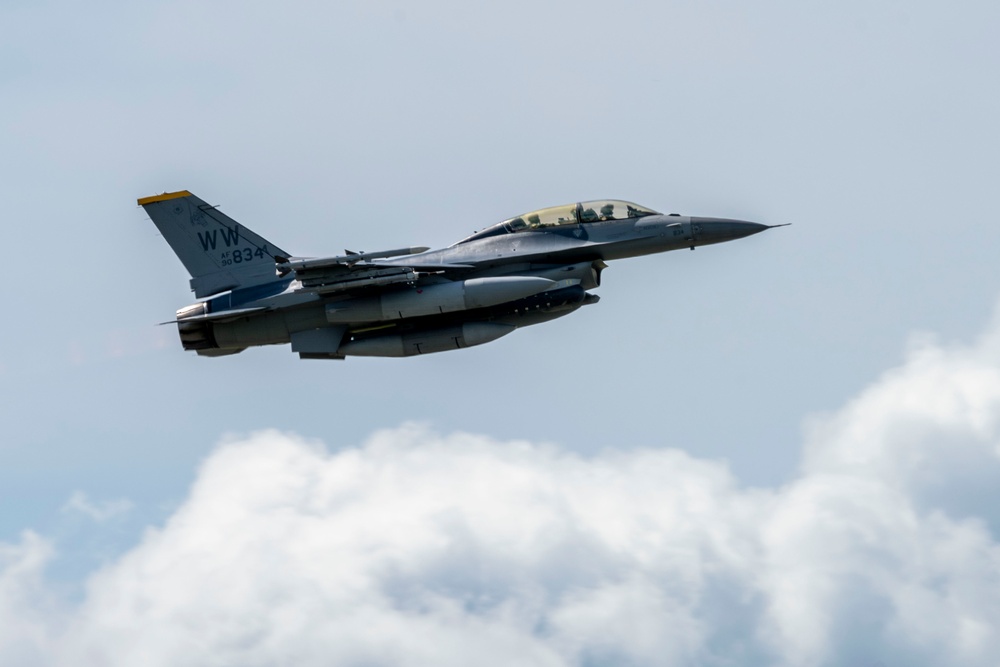 35th FW and 3rd Air Wing Commanders Go On Orientation Flight