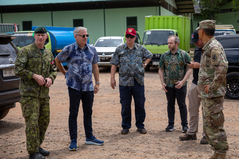 U.S. Ambassador Joins Soldiers for Lunch during Super Garuda Shield 25