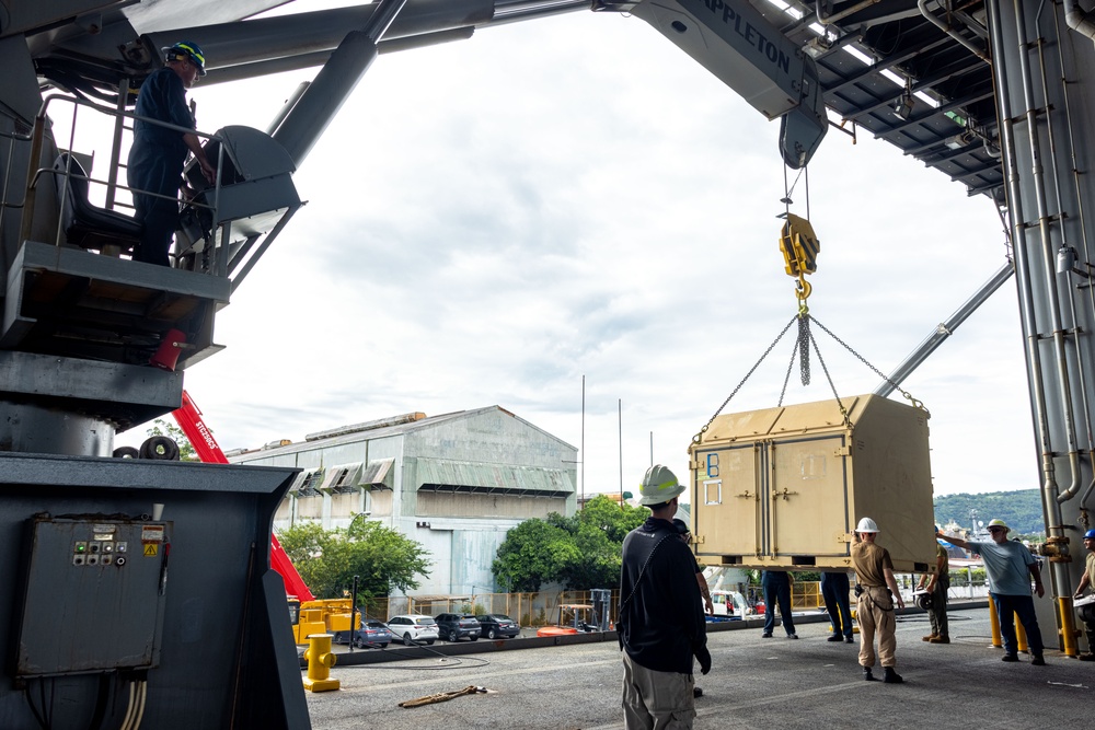 MRF-D 25.3: VMM-363 equipment arrives to USS Miguel Keith