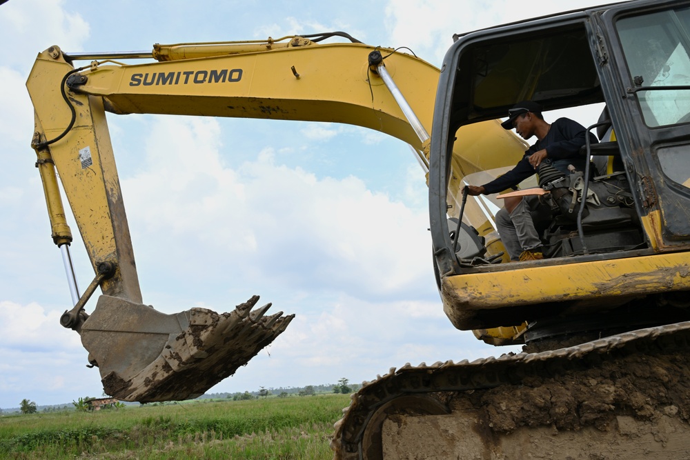 130th Engineer Brigade Constructs Road during SGS 25