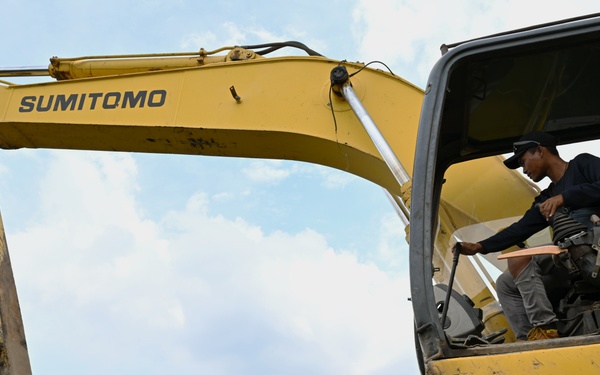 130th Engineer Brigade Constructs Road during SGS 25