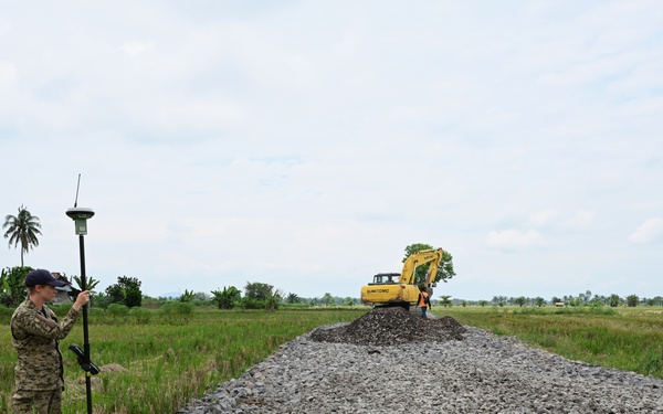 130th Engineer Brigade Constructs Road during SGS 25