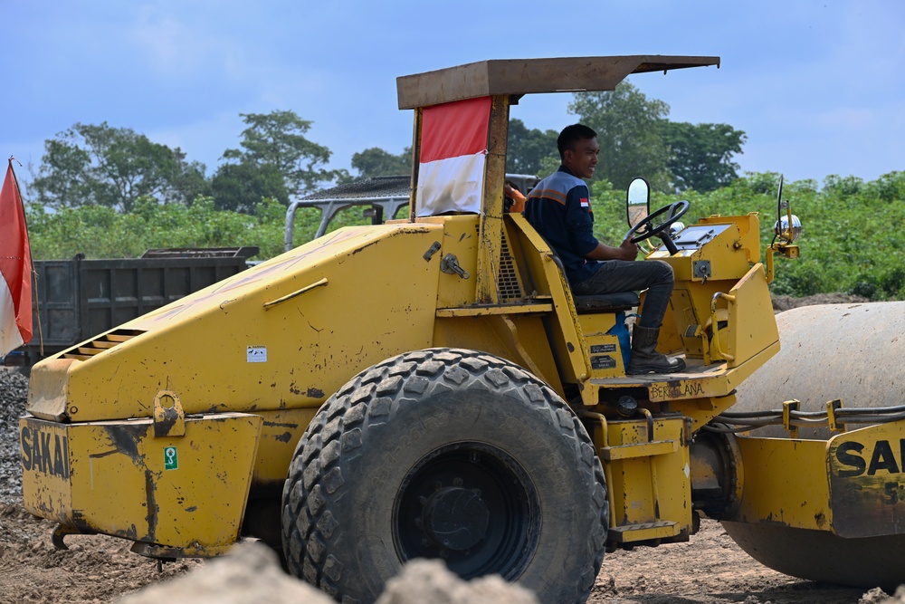 130th Engineer Brigade Constructs Road during SGS 25