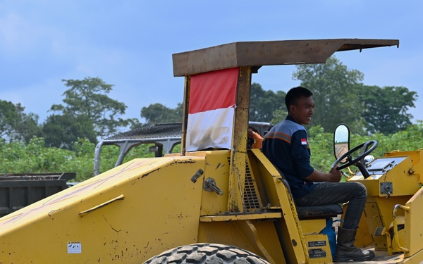 130th Engineer Brigade Constructs Road during SGS 25