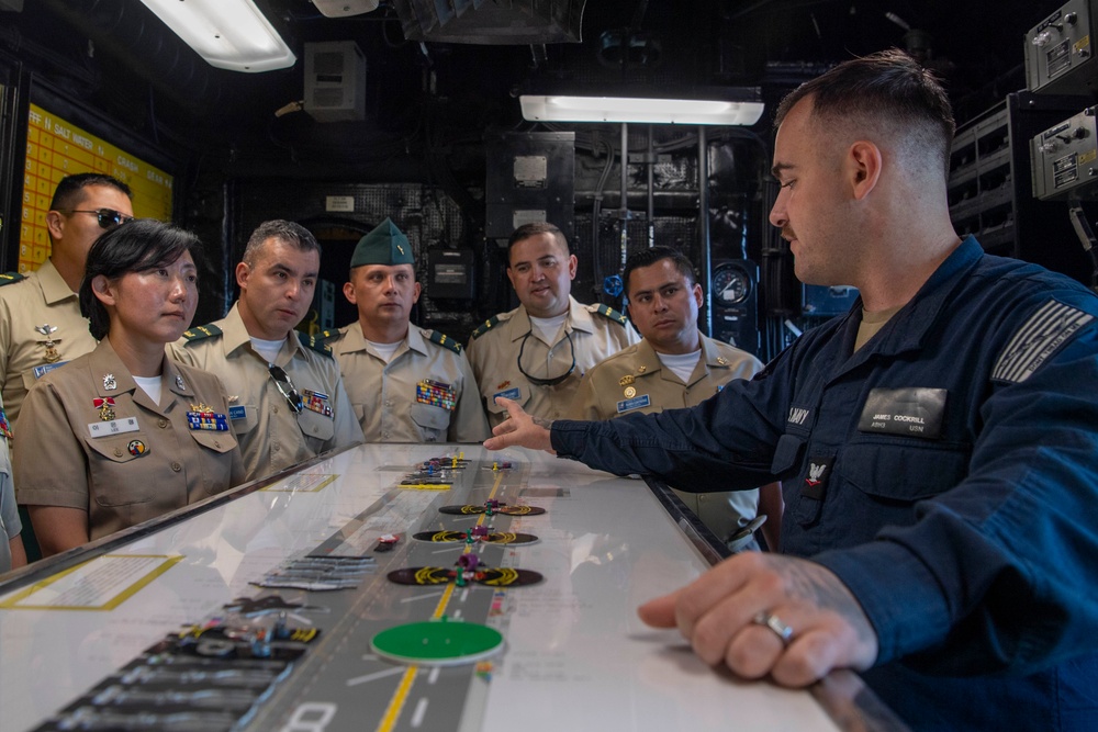 Makin Island Hosts Colombian Navy