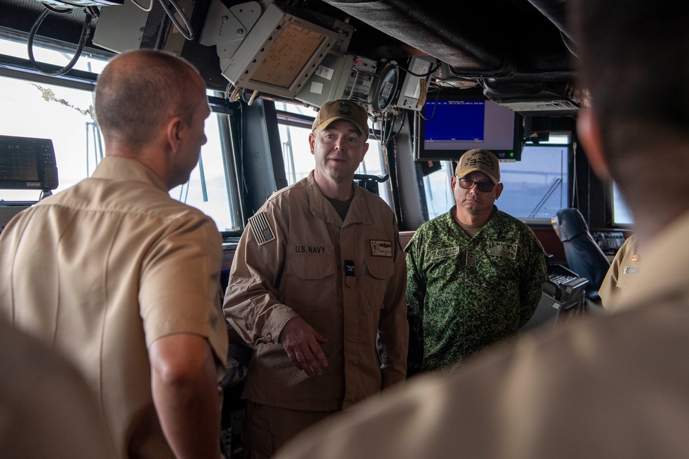 Makin Island Hosts Colombian Navy