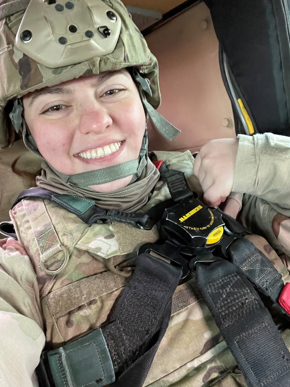 US Army medic recognized for helping injured biker during hiking trip to Mount Rainier