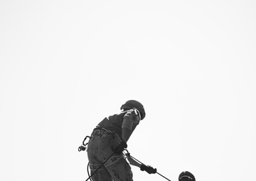 1st Bn., 5th Marines rappel with UAE Presidential Guard during MTX 4-25