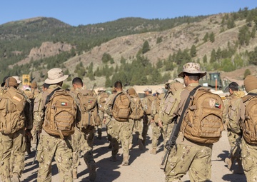 1st Bn., 5th Marines rappel with UAE Presidential Guard during MTX 4-25