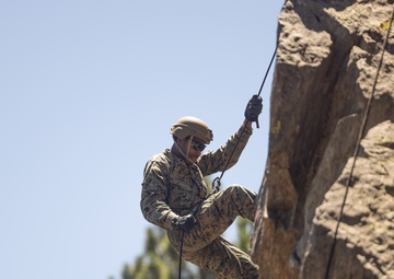 1st Bn., 5th Marines rappel with UAE Presidential Guard during MTX 4-25