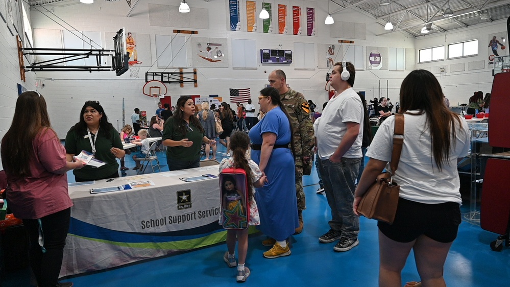 Fort Hood CYS homeschool fair connects families with local resources