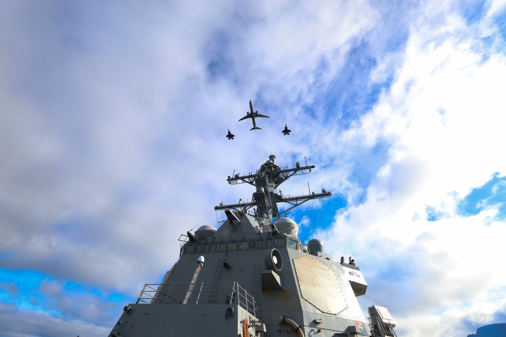 USS Bainbridge (DDG 96) Operates with Royal Norwegian Air Force