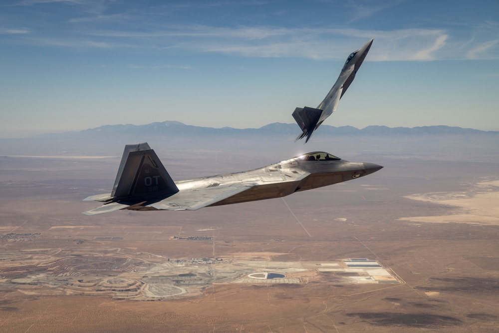 Edwards F-22 Raptors execute lead change over the Mojave Desert