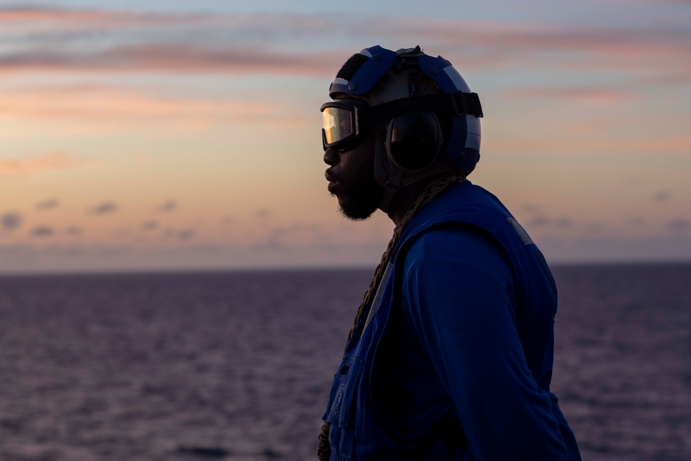 USS Kearsarge Conducts Flight Deck Fire Drill Underway