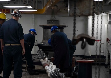 Kearsarge Conducts Anchor Drop Evolution