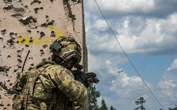 Italian SOF Soldiers Assault Objective in Conjunction with 5th SFG (A) at JRTC