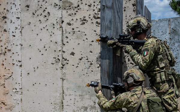 Italian SOF Soldiers Assault Objective in Conjunction with 5th SFG (A) at JRTC
