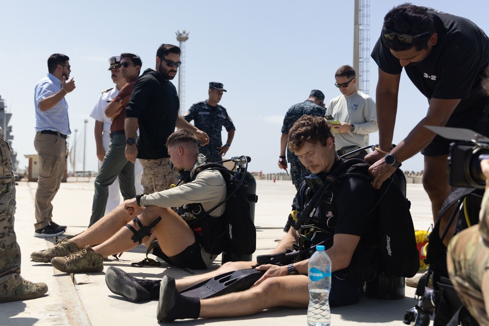 BRIGHT STAR 25 Anti-Terrorism Force Protection Dive for the USS Truxton