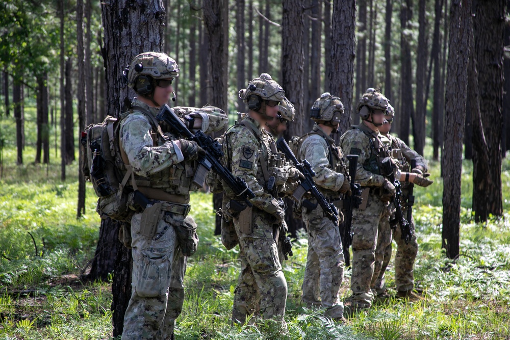 Italian SOF Soldiers Assault Objective in Conjunction with 5th SFG (A) at JRTC