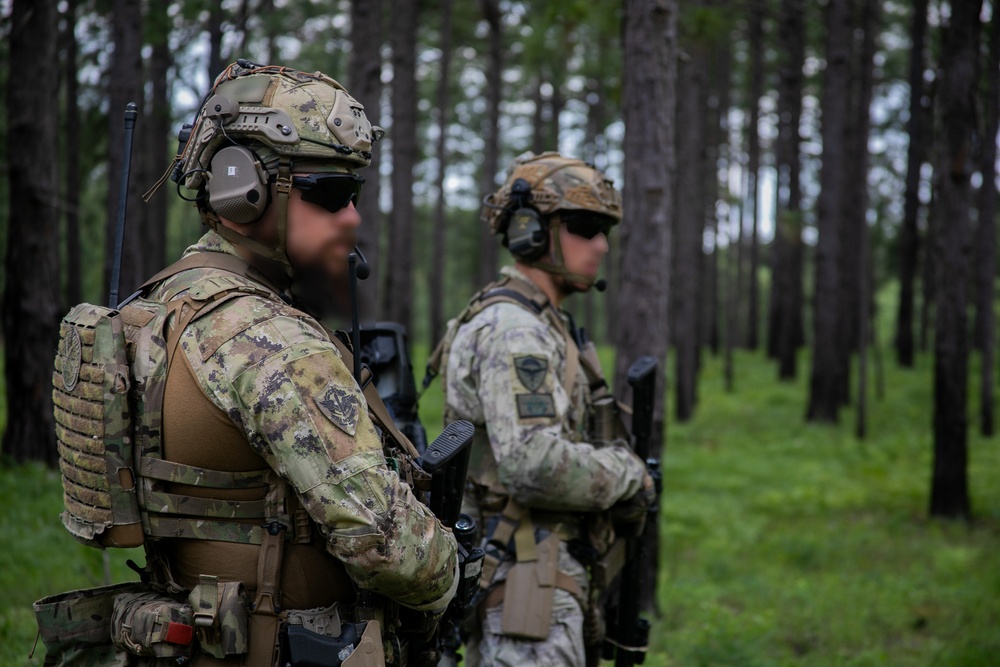 Italian SOF Soldiers Assault Objective in Conjunction with 5th SFG (A) at JRTC