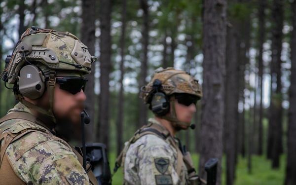 Italian SOF Soldiers Assault Objective in Conjunction with 5th SFG (A) at JRTC