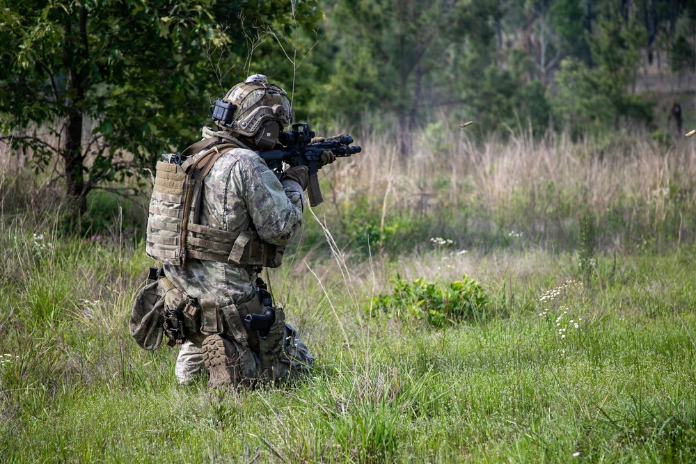 Italian SOF Soldiers Assault Objective in Conjunction with 5th SFG (A) at JRTC
