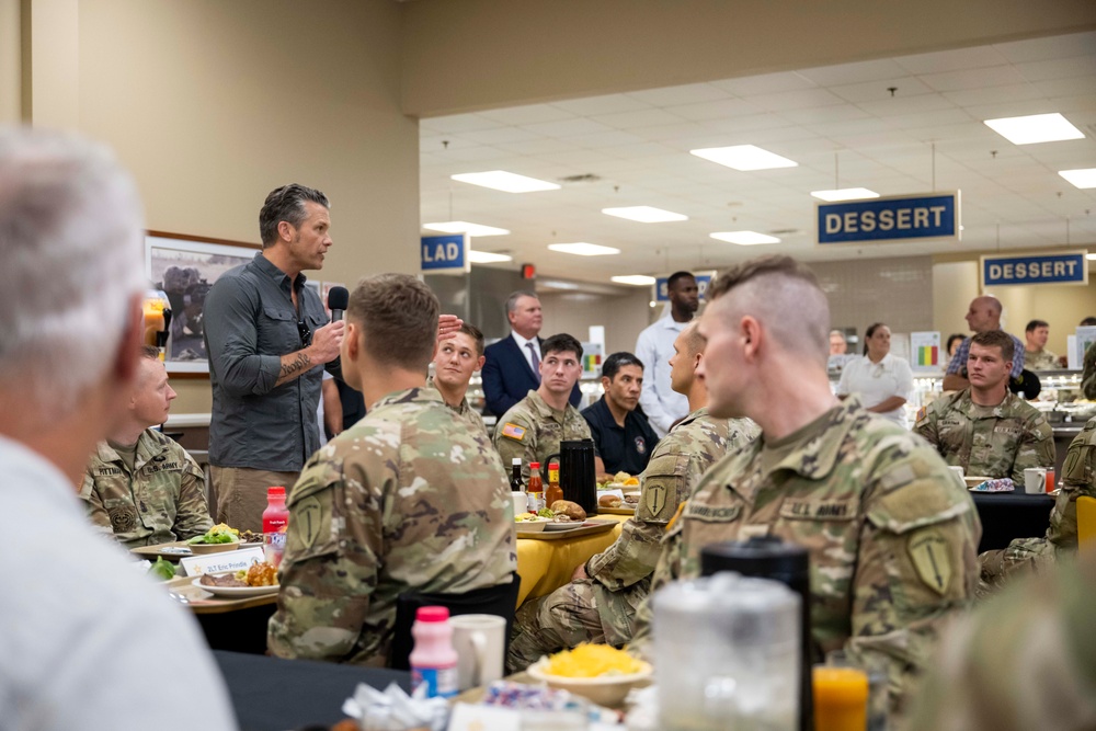 SD Hegseth Visits Fort Benning, Georgia