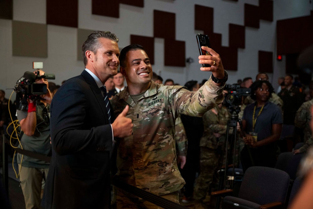 SD Hegseth Visits Fort Benning, Georgia