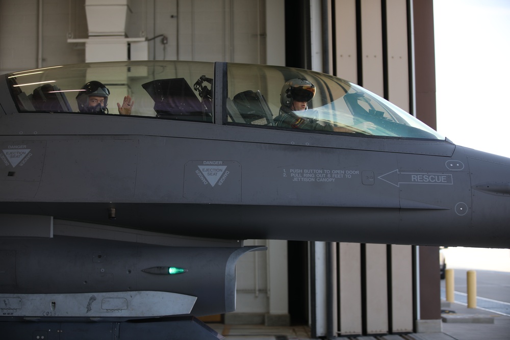 Soldier Takes Flight in F-16